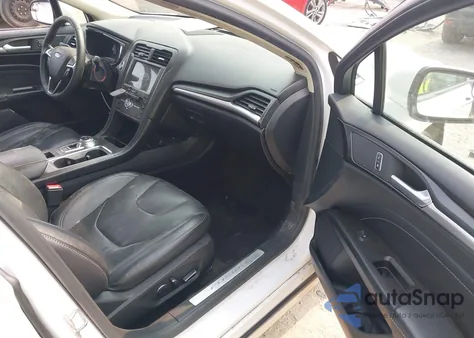 2017 Ford Fusion Titanium z USA, uszkodzony, nr VIN 3FA6P0K92HR396113